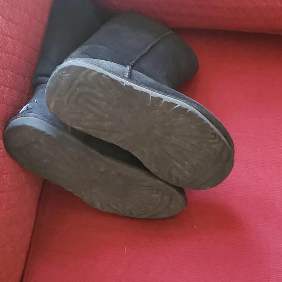 Uggs - Women's Black Uggs Size 6 - Picture 5 of 9